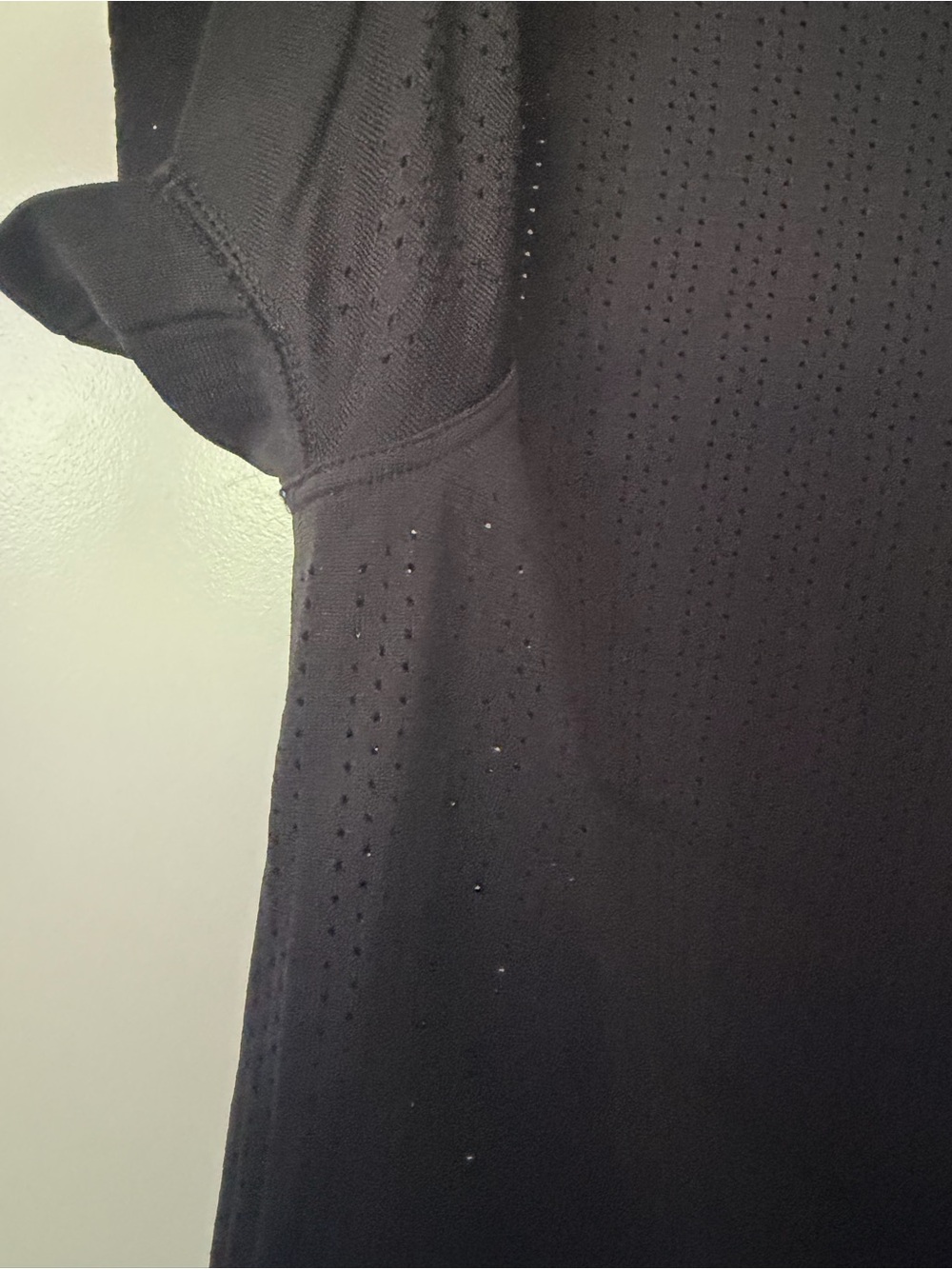 lululemon athletica Black Short-Sleeve Perforated Crew Tee - Picture 4 of 5